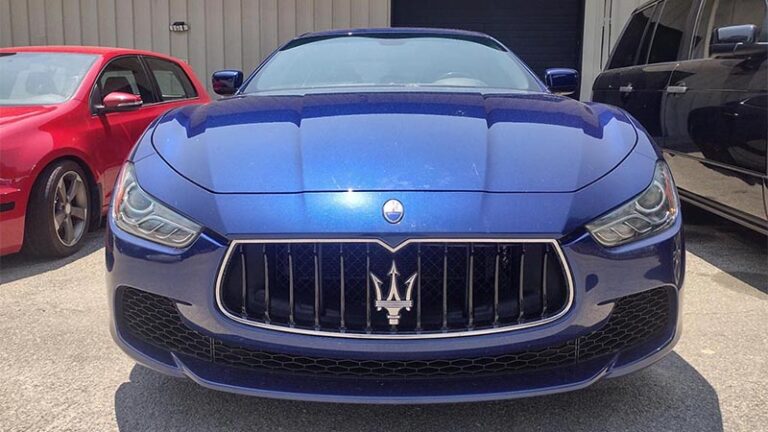 Blue Maserati Ghibli in the Euromotion service bay for expert repair.